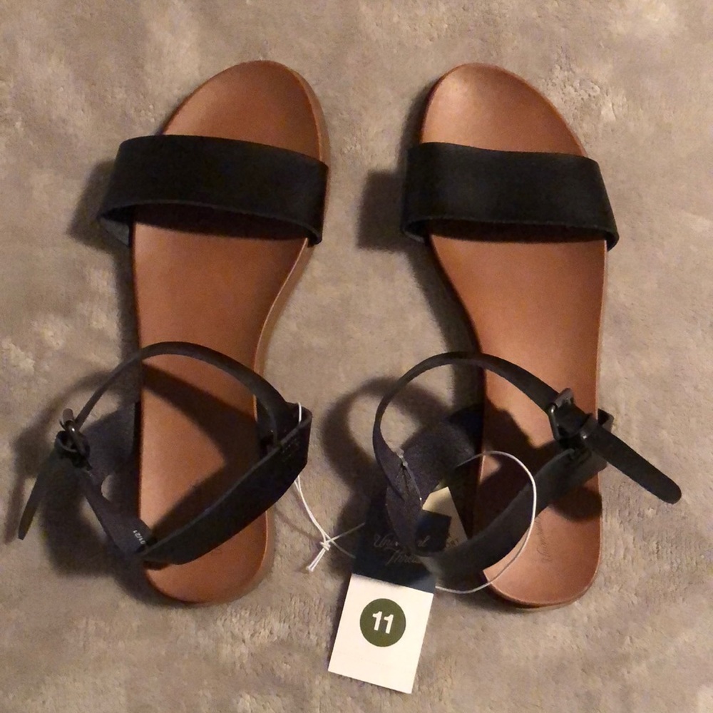 Universal Thread size 11 Women Sandals